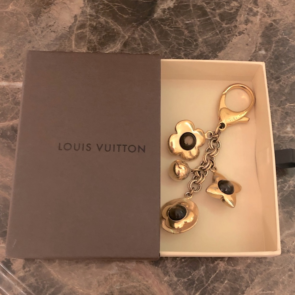 Louis Vuitton Le Fleur Bag Authentic Charm and key holder.